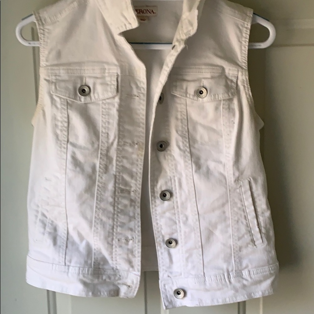 White vest